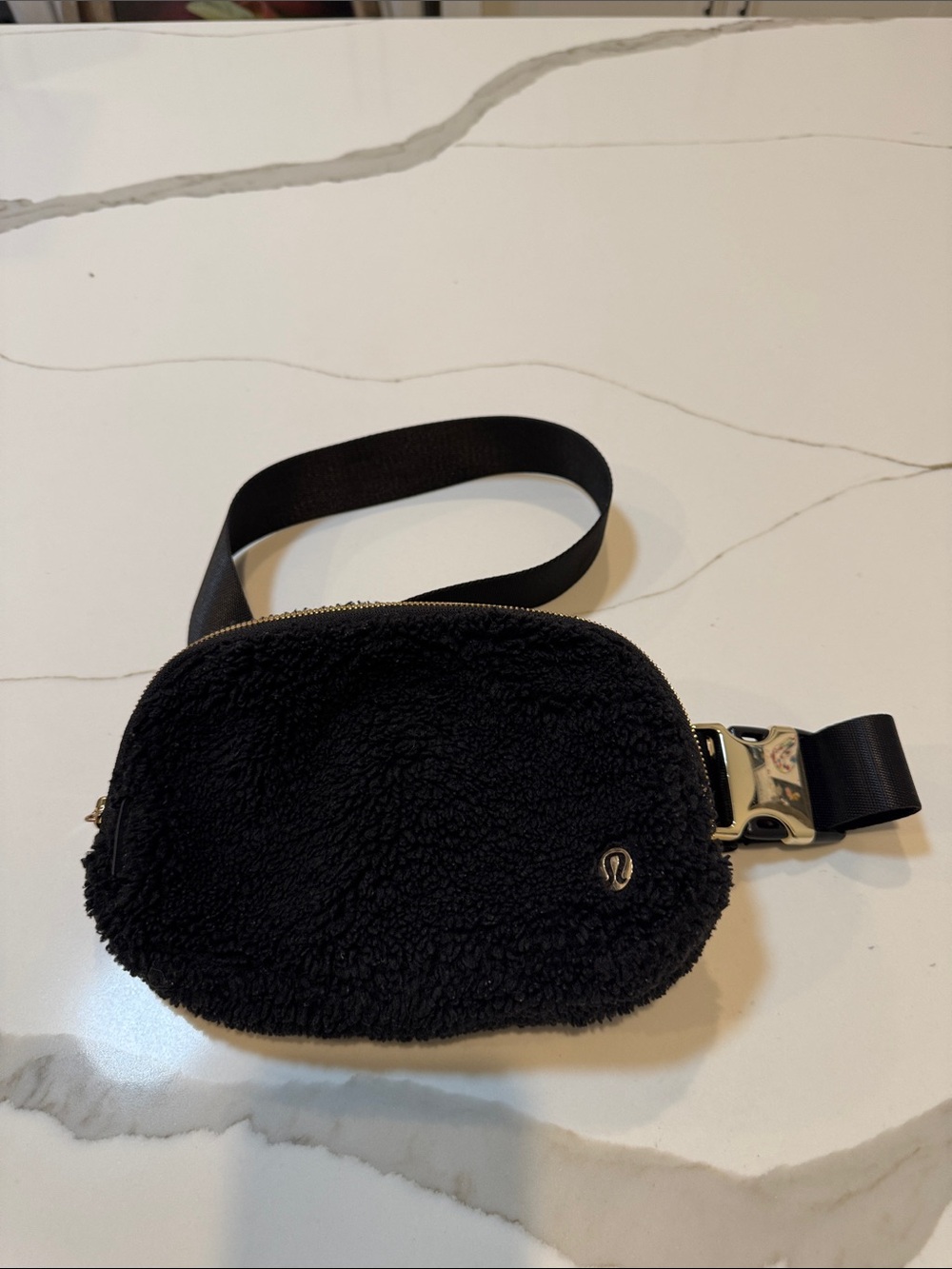 lululemon athletica  🍋🍋 Black Sherpa Crossbody Belt Bag O/S
